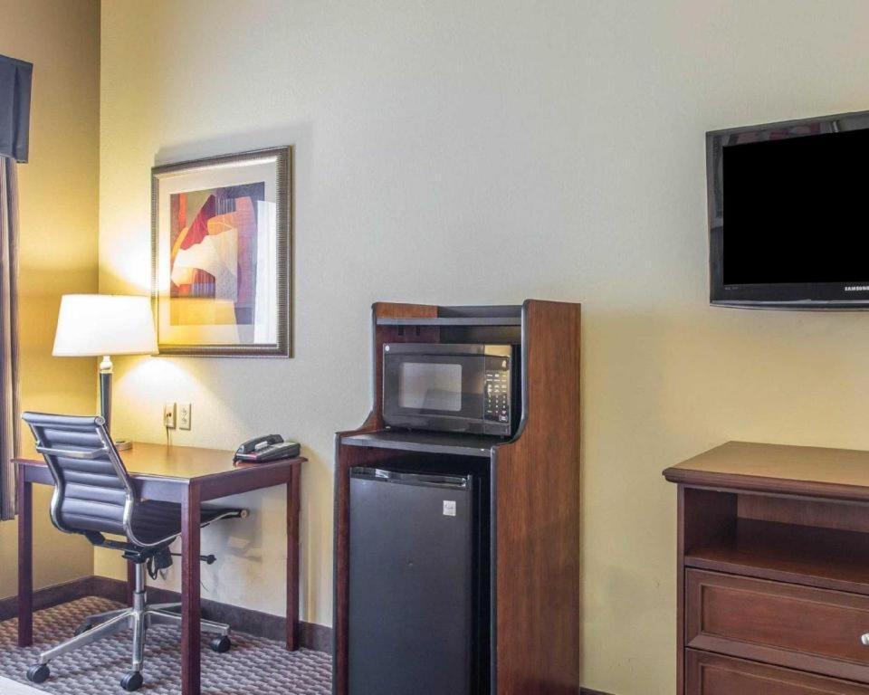 Comfort Inn & Suites Madisonville Εξωτερικό φωτογραφία