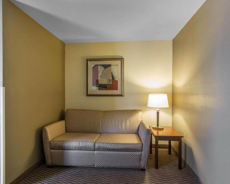 Comfort Inn & Suites Madisonville Εξωτερικό φωτογραφία