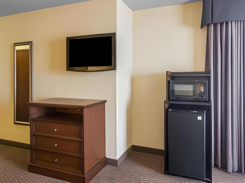 Comfort Inn & Suites Madisonville Εξωτερικό φωτογραφία