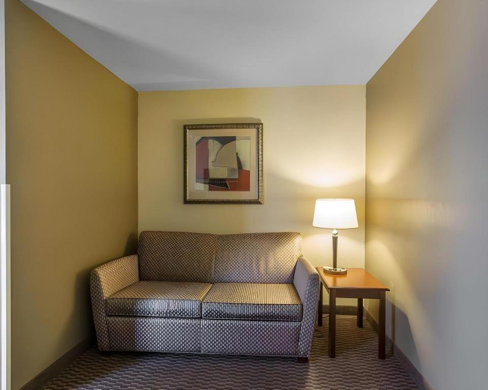 Comfort Inn & Suites Madisonville Εξωτερικό φωτογραφία