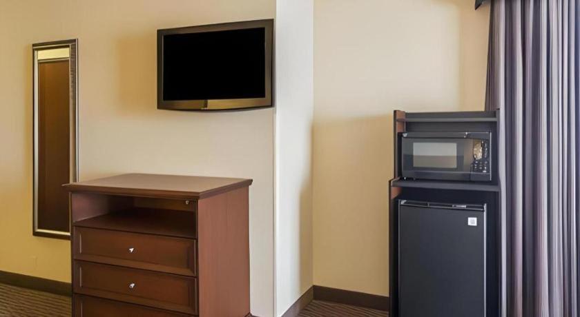 Comfort Inn & Suites Madisonville Εξωτερικό φωτογραφία