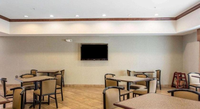 Comfort Inn & Suites Madisonville Εξωτερικό φωτογραφία